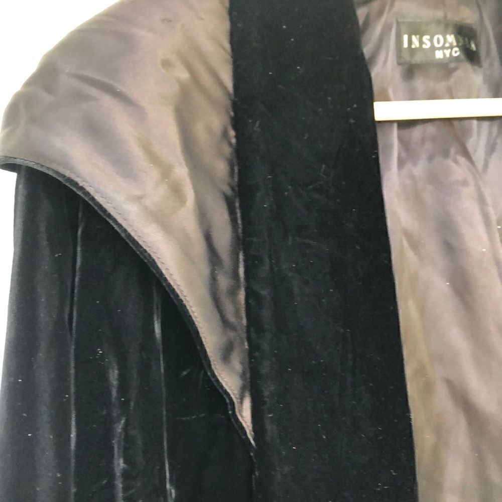 Insomnia Velvet Jacket   - Picture 2 of 4